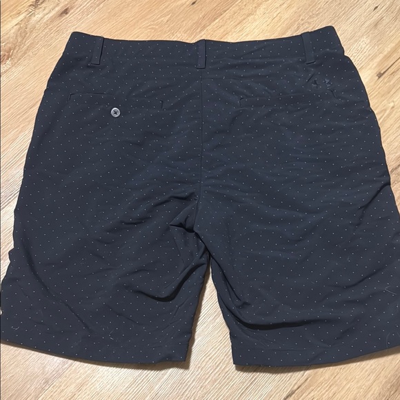 Men’s size 36 Under Armour Black Polka Dot Shorts - Picture 2 of 3